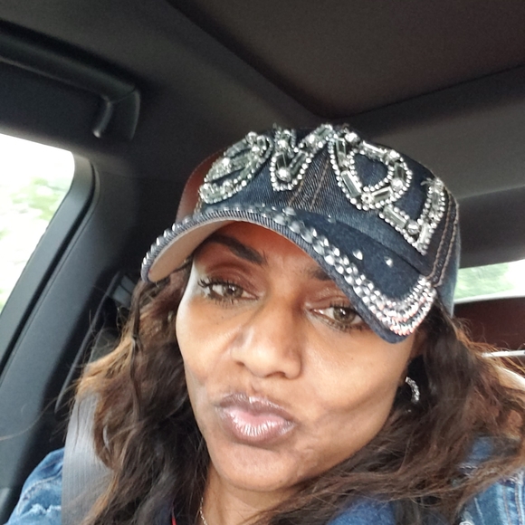 Meet your Posher, Elle - Picture 4 of 5